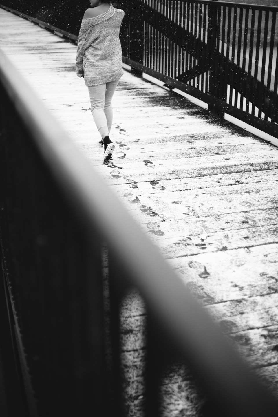 moonrise-snow-personal style-grey-monochrome-knit-joggers-converse