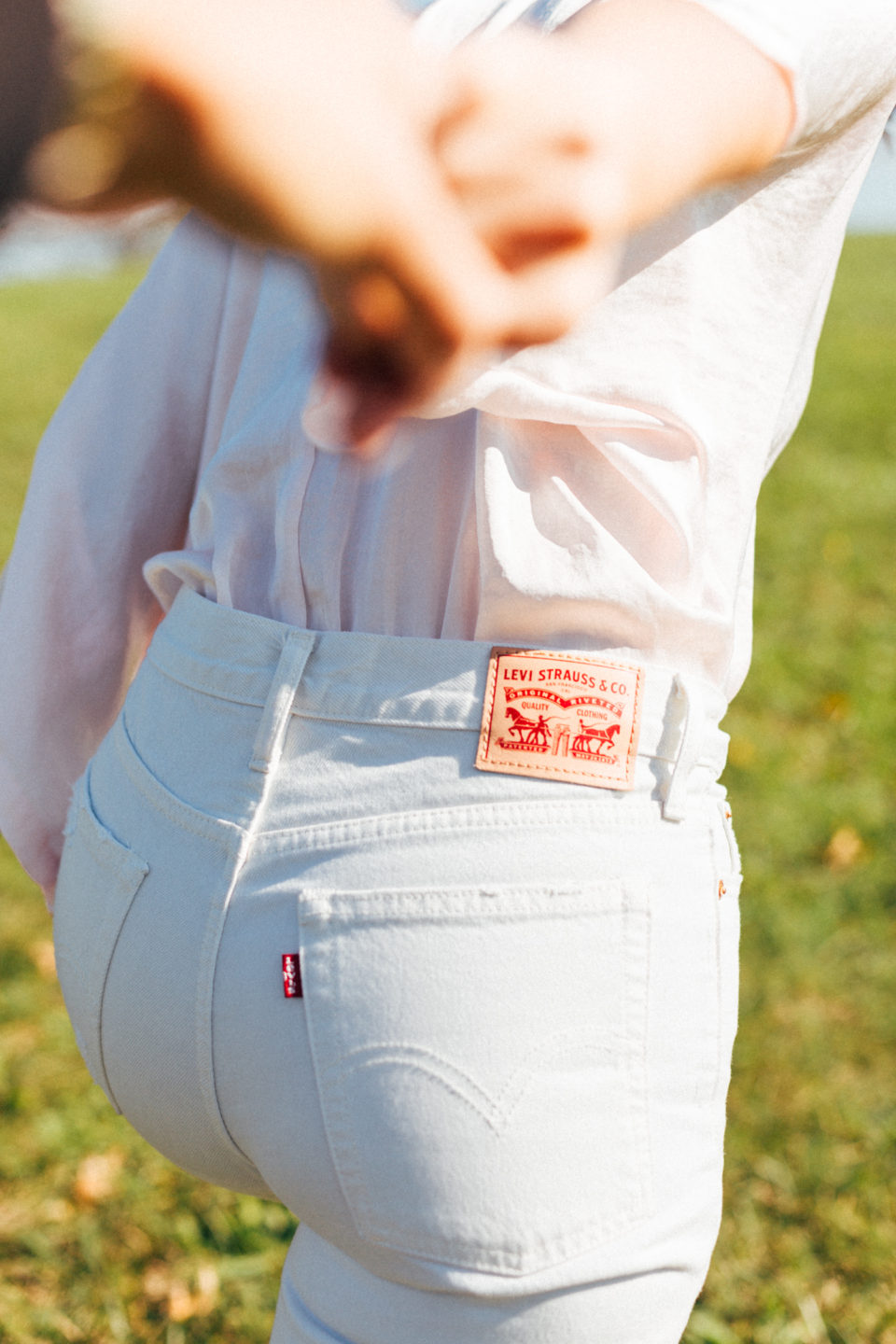 moonrise_district-white_levis_jeans-31